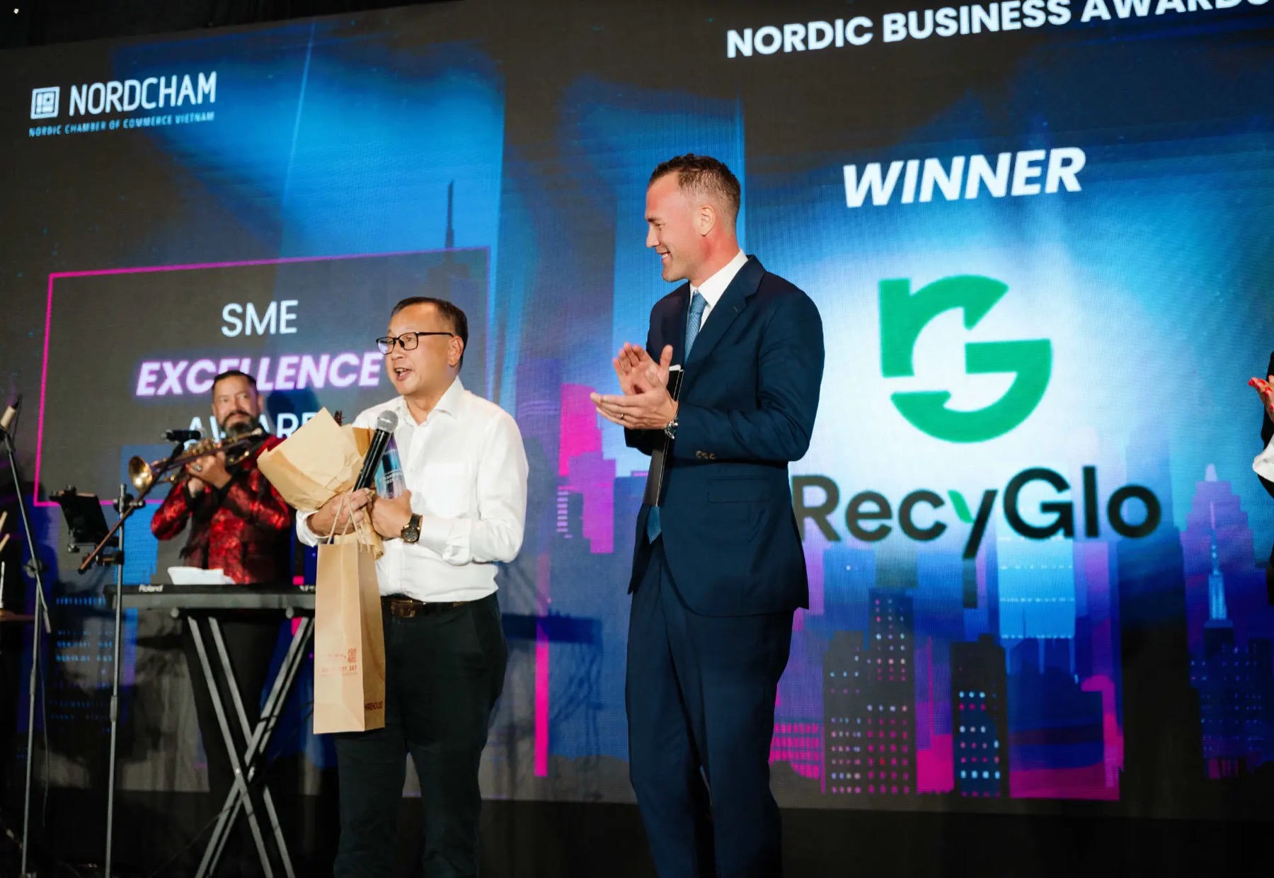RecyGlo Vietnam receiving the SME Excellence Award